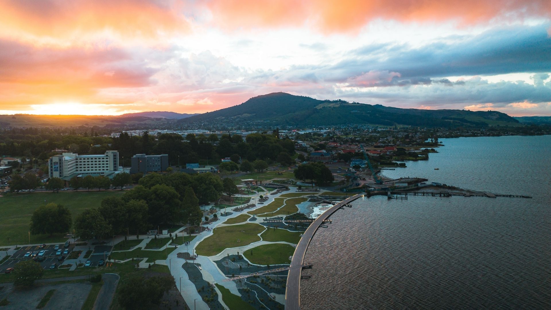 Lake-Rotorua-Boardwalk.jpg Lake-Rotorua-Boardwalk.jpg