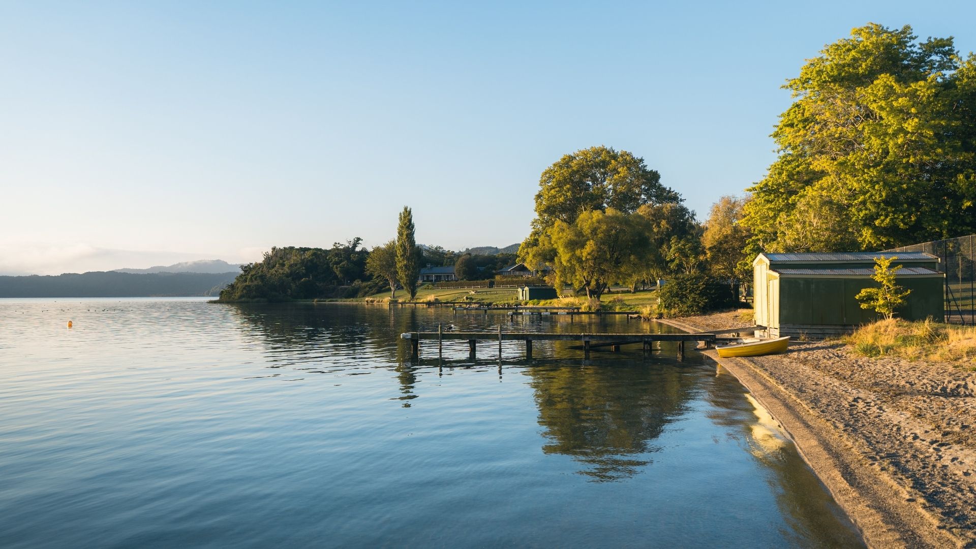 Lake-Tarawera.jpg Lake-Tarawera.jpg